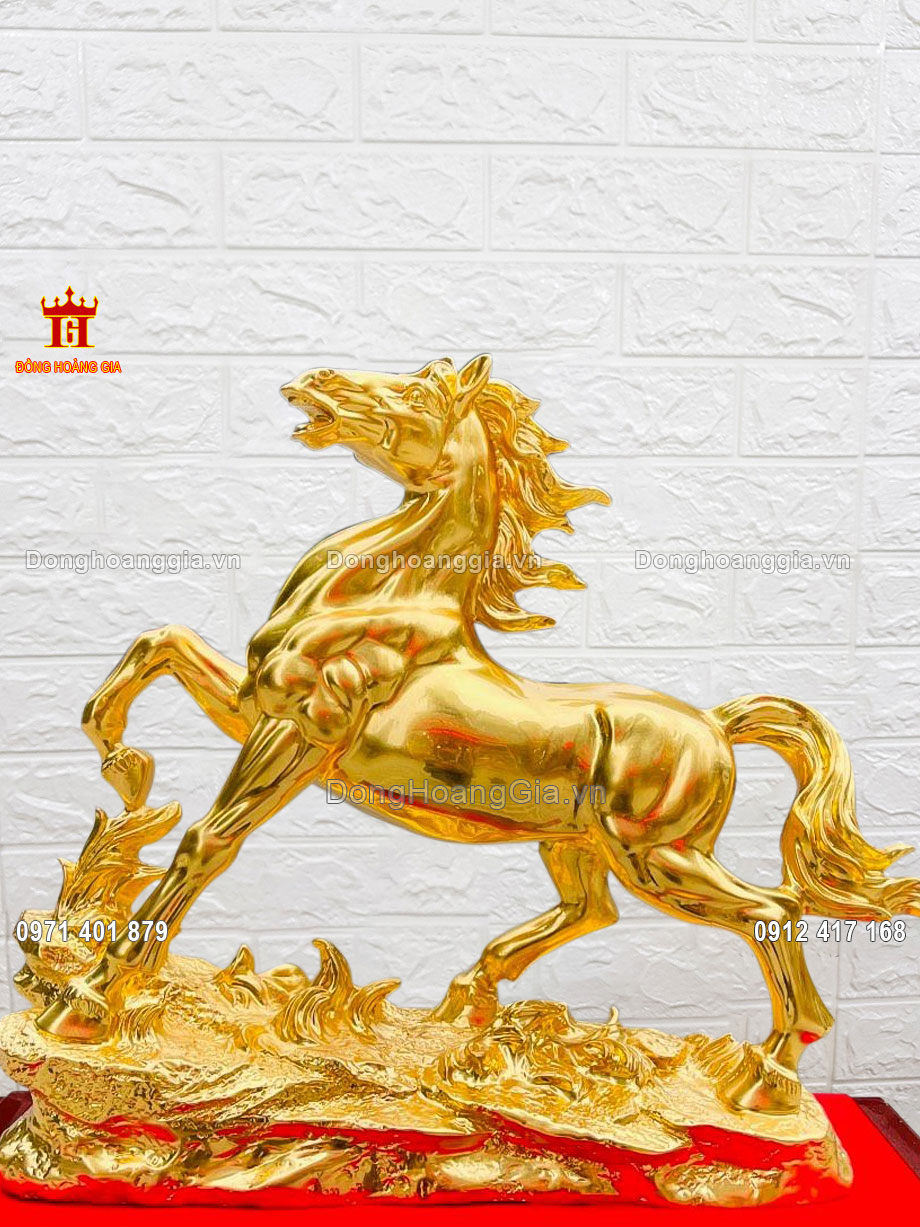 Từng đường nét trên pho tượng ngựa được chế tác tỉ mỉ và kỳ công